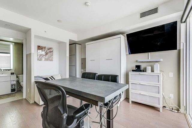 3902 - 101 Peter St, Condo with 0 bedrooms, 1 bathrooms and 0 parking in Toronto ON | Image 4