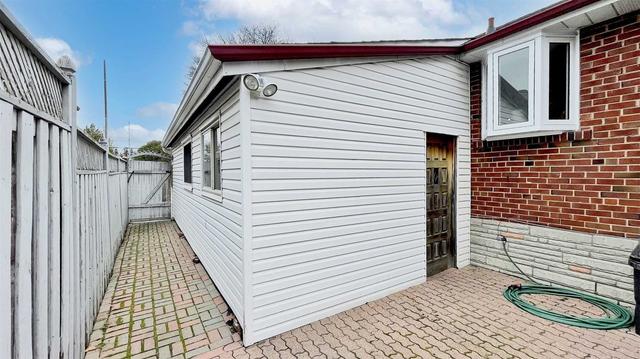 1045 Warden Ave, House detached with 2 bedrooms, 3 bathrooms and 3 parking in Toronto ON | Image 24