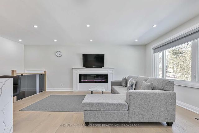 89 Lawson Rd, House detached with 4 bedrooms, 3 bathrooms and 7 parking in Toronto ON | Image 4