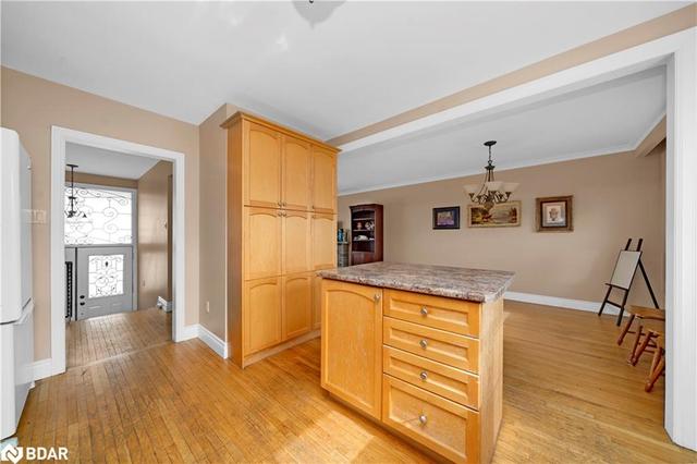 23 Ludstone Drive, House detached with 4 bedrooms, 2 bathrooms and 5 parking in Toronto ON | Image 6