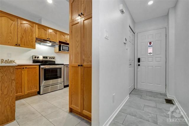 24 Maclean Street, Townhouse with 3 bedrooms, 2 bathrooms and 1 parking in Ottawa ON | Image 10