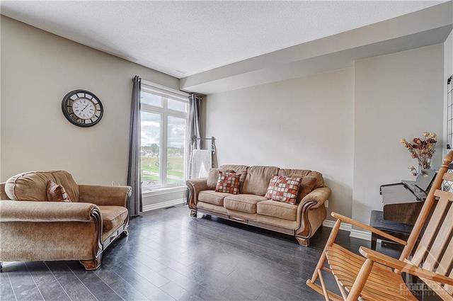 115 Chaperal Private, Townhouse with 2 bedrooms, 2 bathrooms and 2 parking in Ottawa ON | Image 11