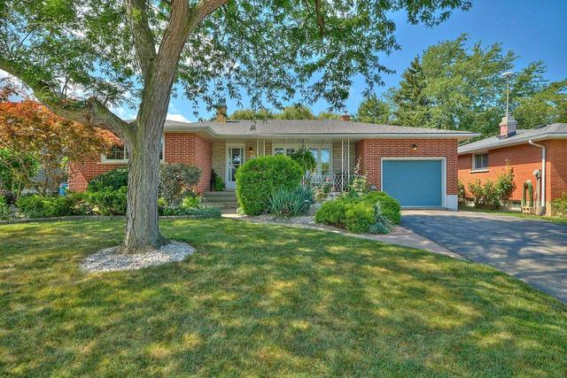 27 Woodcrest Dr, House detached with 3 bedrooms, 2 bathrooms and 5 parking in St. Catharines ON | Image 1
