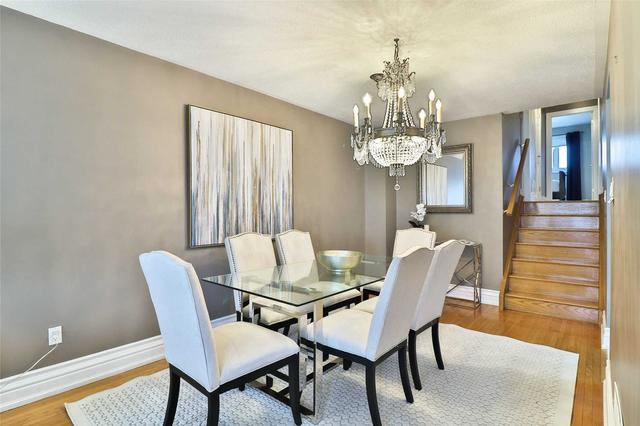 974 Blairholm Ave, House semidetached with 3 bedrooms, 2 bathrooms and 4 parking in Mississauga ON | Image 2