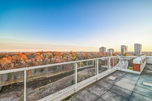lph2 - 50 Old Mill Rd, Condo with 2 bedrooms, 3 bathrooms and 3 parking in Oakville ON | Image 28