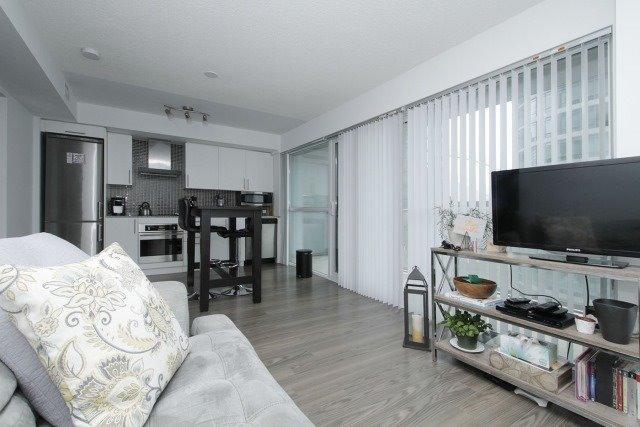 807 - 352 Front St W, Condo with 2 bedrooms, 2 bathrooms and 1 parking in Toronto ON | Image 10