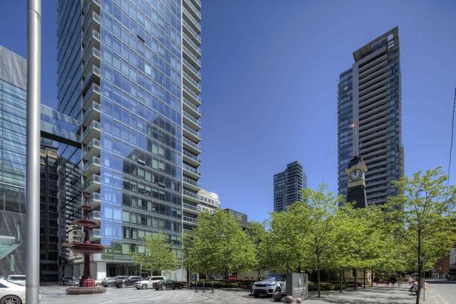 502 - 55 Scollard St, Condo with 1 bedrooms, 1 bathrooms and null parking in Toronto ON | Image 2