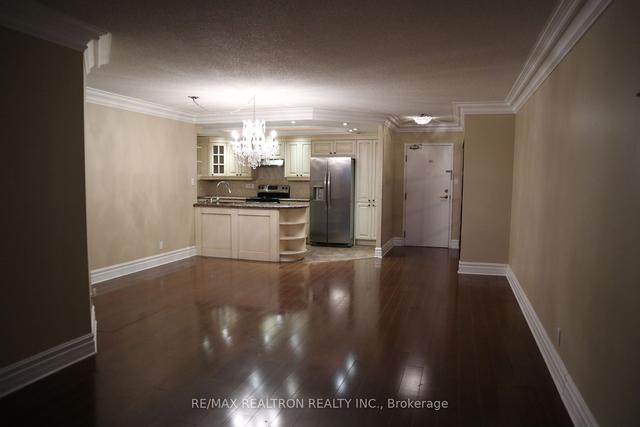 1524 - 32 Clarissa Dr, Condo with 2 bedrooms, 2 bathrooms and 1 parking in Richmond Hill ON | Image 2