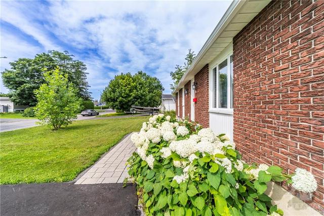 319 Reynolds Drive, Home with 0 bedrooms, 0 bathrooms and 3 parking in Ottawa ON | Image 2