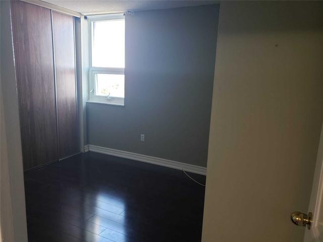 1005 - 4 Lisa St, Condo with 3 bedrooms, 2 bathrooms and 1 parking in Brampton ON | Image 2