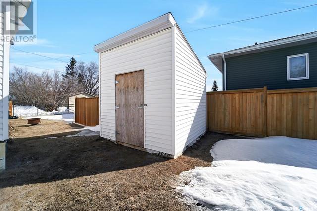 207 5th Avenue E, House detached with 3 bedrooms, 2 bathrooms and null parking in Biggar SK | Image 37