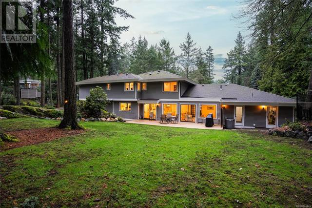 991 Lohbrunner Rd W, House detached with 4 bedrooms, 3 bathrooms and 4 parking in Saanich BC | Image 58