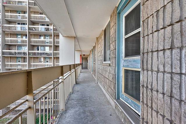 222 - 350 Quigley Rd, Condo with 3 bedrooms, 1 bathrooms and 1 parking in Hamilton ON | Image 2