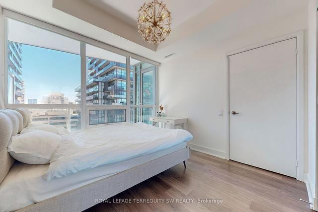 1001 - 30 Roehampton Ave, Condo with 1 bedrooms, 1 bathrooms and 1 parking in Toronto ON | Image 4