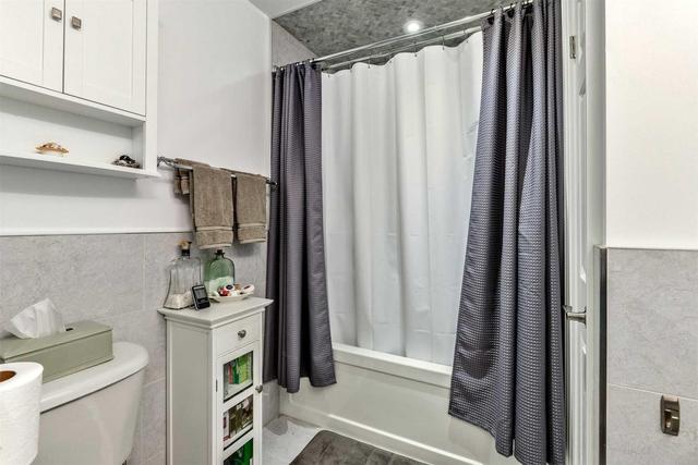 71 Moregate Cres, Townhouse with 3 bedrooms, 3 bathrooms and 1 parking in Brampton ON | Image 14