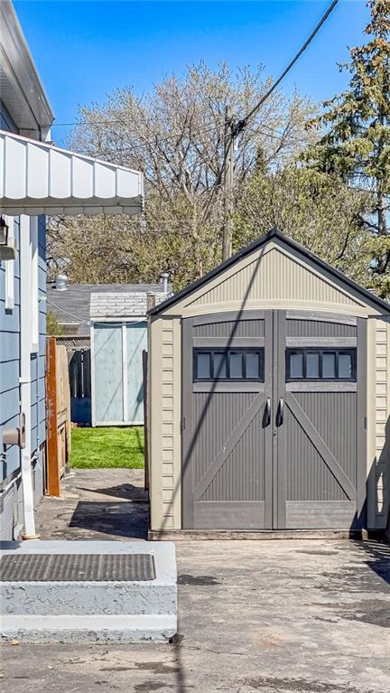329 Vansitmart Avenue, House detached with 2 bedrooms, 1 bathrooms and 2 parking in Hamilton ON | Image 35