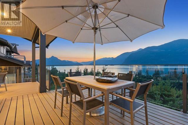 660 Ocean Crest Drive, House detached with 4 bedrooms, 4 bathrooms and 3 parking in Squamish Lillooet D BC | Image 4