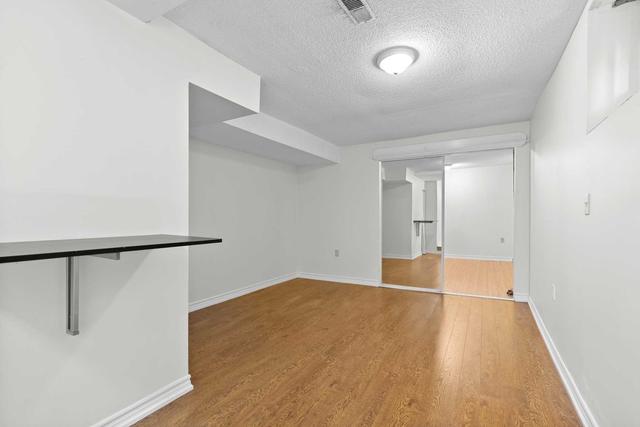 1012 Woodbine Ave, House semidetached with 3 bedrooms, 3 bathrooms and 0 parking in Toronto ON | Image 16