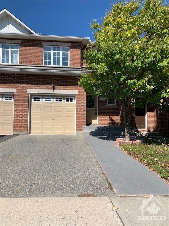 206 Portrush Avenue, Townhouse with 3 bedrooms, 3 bathrooms and 2 parking in Ottawa ON | Image 1