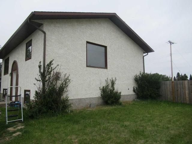 101 9th Av Ne, House detached with 3 bedrooms, 2 bathrooms and 2 parking in Sundre AB | Image 2