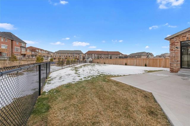 10 Mugford Cres, House detached with 5 bedrooms, 6 bathrooms and 9 parking in Brampton ON | Image 21