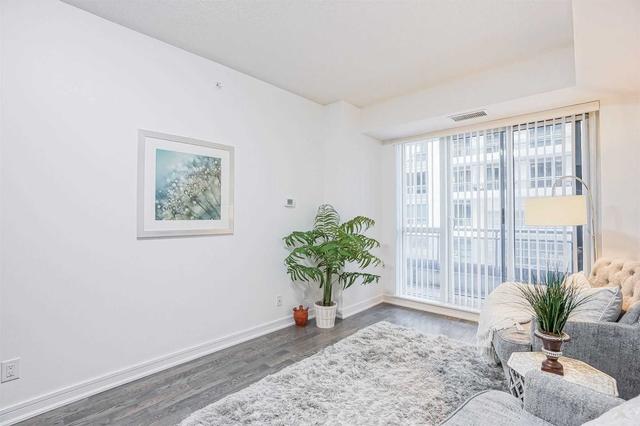 213 - 9205 Yonge St, Condo with 2 bedrooms, 2 bathrooms and 1 parking in Richmond Hill ON | Image 4