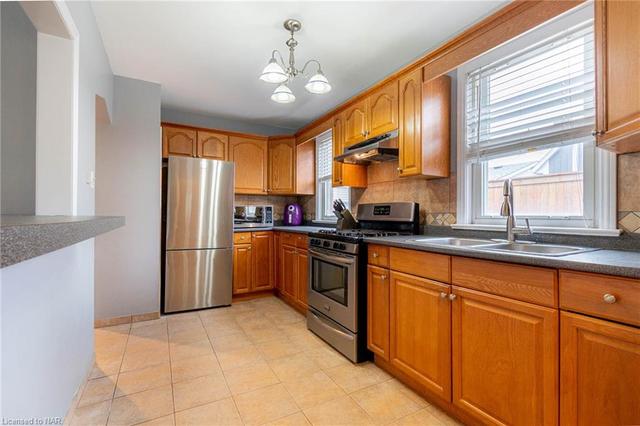 4 Flanders Avenue, House detached with 3 bedrooms, 1 bathrooms and 4 parking in St. Catharines ON | Image 10