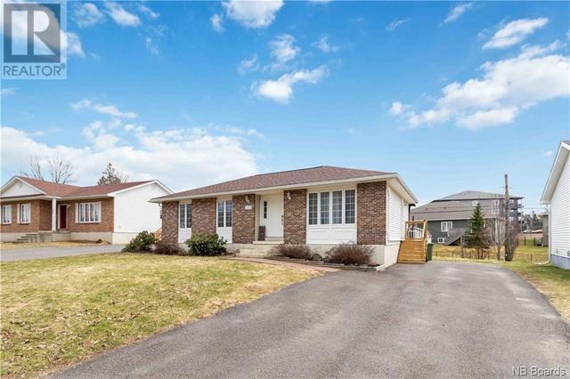 156 Mcknight Street, House detached with 5 bedrooms, 2 bathrooms and null parking in Fredericton NB | Image 2
