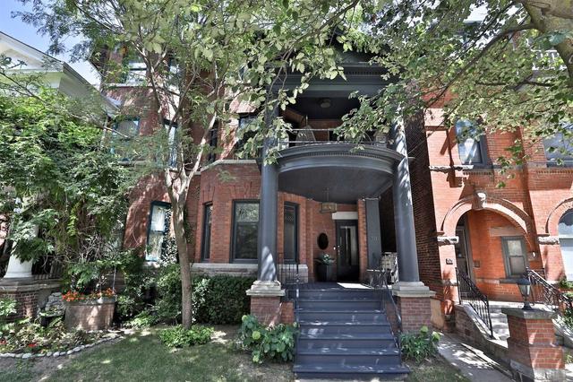 111 Bedford Rd, House semidetached with 5 bedrooms, 5 bathrooms and 2 parking in Toronto ON | Image 1