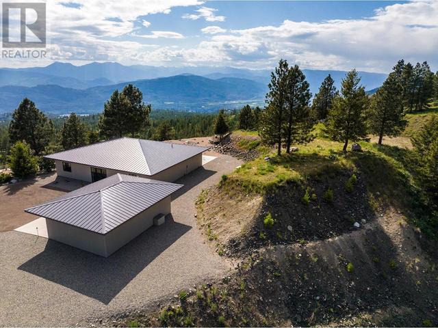 430 Sasquatch Trail, House detached with 3 bedrooms, 2 bathrooms and 6 parking in Okanagan Similkameen A BC | Image 3