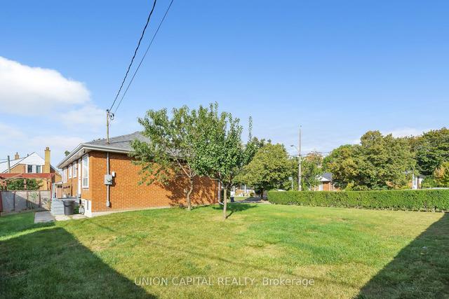 66 Ridge Point Cres, House detached with 2 bedrooms, 1 bathrooms and 1 parking in Toronto ON | Image 18