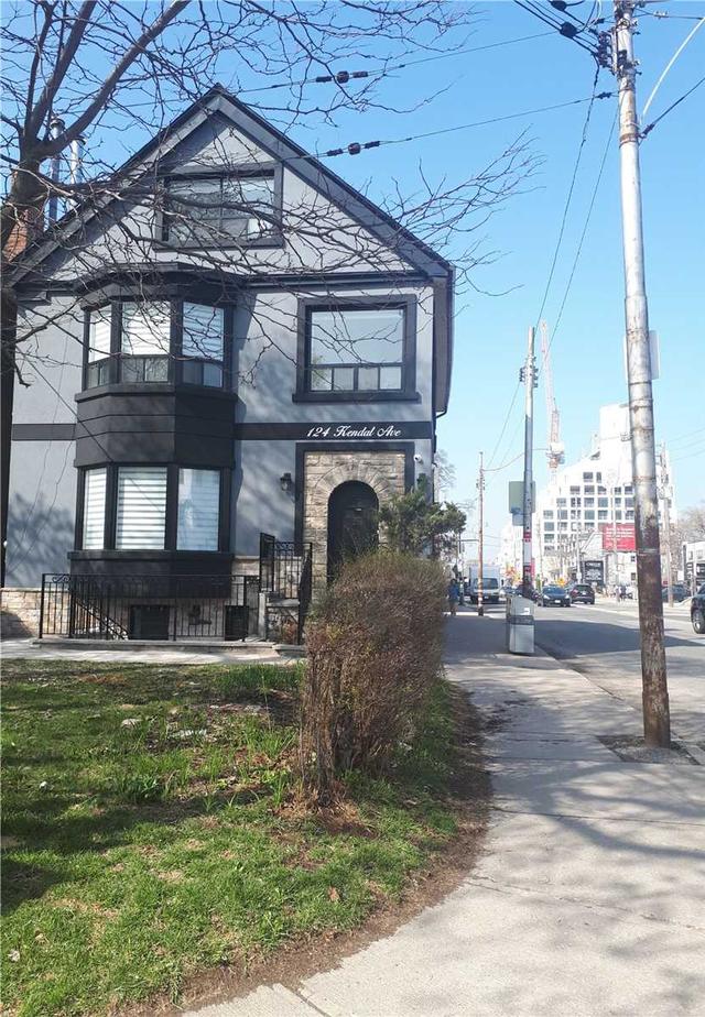 3rd fl - 124 Kendal Ave, House detached with 1 bedrooms, 1 bathrooms and 1 parking in Toronto ON | Image 6