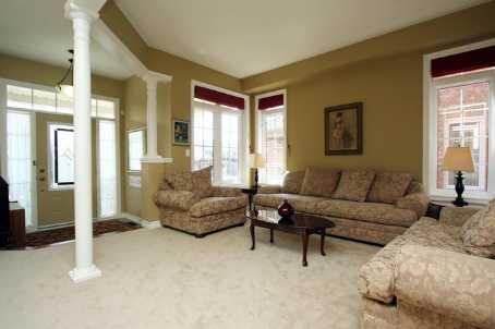 996 Coyston Dr, House detached with 5 bedrooms, 4 bathrooms and 4 parking in Oshawa ON | Image 3