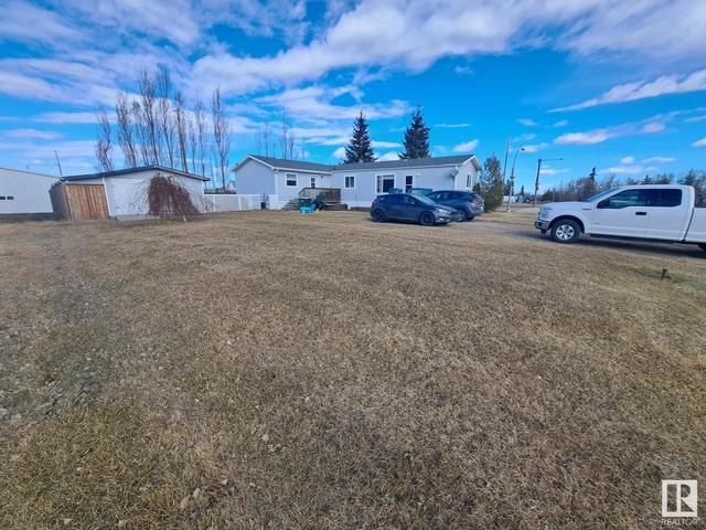 4916 50 St, House detached with 4 bedrooms, 1 bathrooms and null parking in Westlock County AB | Image 2