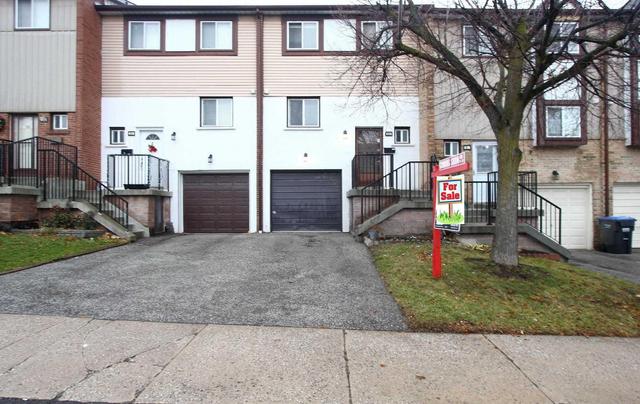 53 Moregate Cres, Townhouse with 3 bedrooms, 2 bathrooms and 1 parking in Brampton ON | Image 1