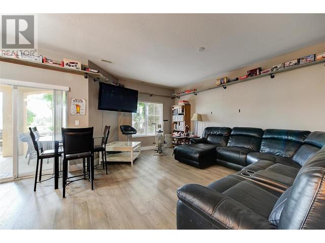 2320 Country Club Drive, House attached with 3 bedrooms, 3 bathrooms and 2 parking in Kelowna BC | Image 35