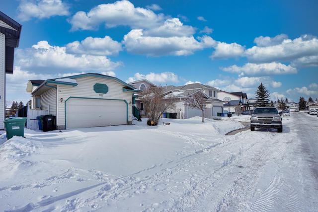 107 Carmel Close Ne, House detached with 5 bedrooms, 3 bathrooms and 4 parking in Calgary AB | Image 2