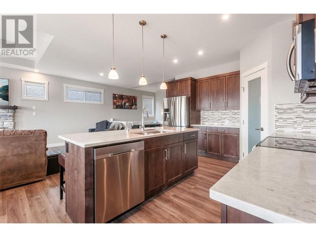 1040 Holden Road, House detached with 4 bedrooms, 2 bathrooms and 1 parking in Penticton BC | Image 14