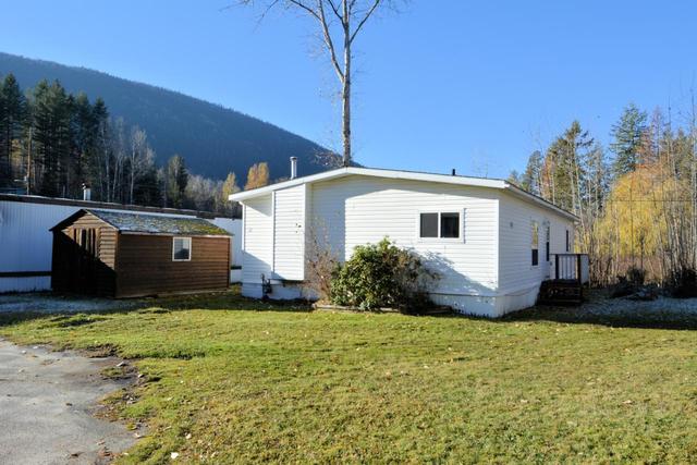 22 - 1000 Innes Street W, Home with 3 bedrooms, 2 bathrooms and 2 parking in Nelson BC | Image 4