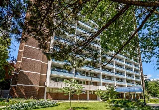 809 - 30 Gloucester St, Condo with 1 bedrooms, 1 bathrooms and 1 parking in Toronto ON | Image 1