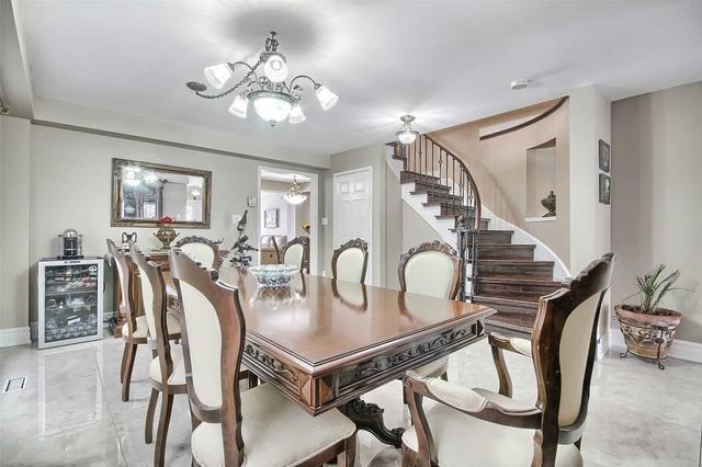 592 Mcbean Ave, House detached with 3 bedrooms, 3 bathrooms and 5 parking in Newmarket ON | Image 2