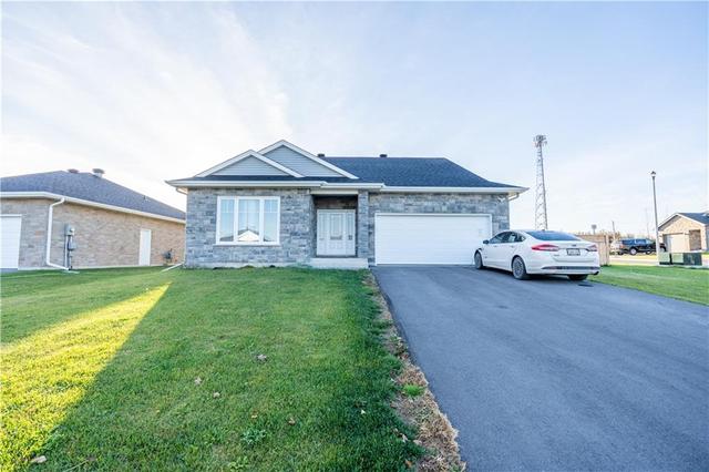 2120 Burke Avenue, House detached with 3 bedrooms, 2 bathrooms and 4 parking in Cornwall ON | Image 2