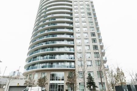 1003 - 80 Absolute Ave, Condo with 2 bedrooms, 2 bathrooms and 1 parking in Mississauga ON | Image 1