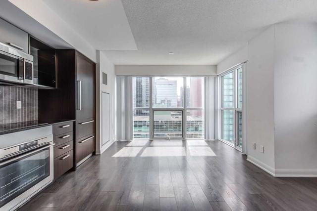 912 - 5162 Yonge St, Condo with 2 bedrooms, 2 bathrooms and 1 parking in Toronto ON | Image 2