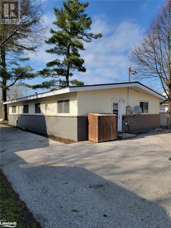381 Mississaga Street W, House detached with 3 bedrooms, 2 bathrooms and 2 parking in Orillia ON | Image 5