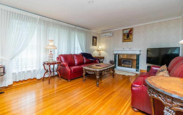 96 Cedar Brae Blvd, House detached with 2 bedrooms, 2 bathrooms and 8 parking in Toronto ON | Image 2