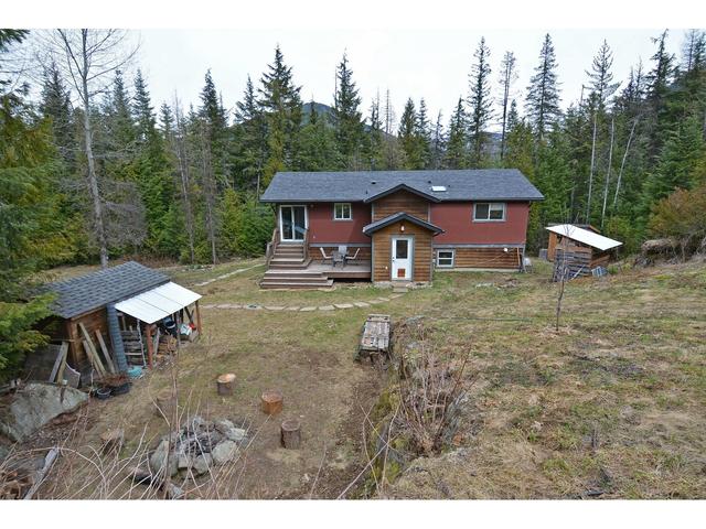 6652 Zeeben Road, House detached with 4 bedrooms, 2 bathrooms and null parking in Central Kootenay G BC | Image 1