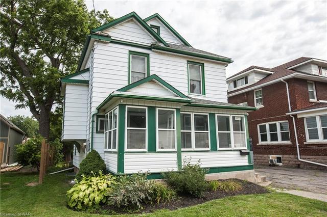 4427 Ellis Street, House detached with 4 bedrooms, 1 bathrooms and 4 parking in Niagara Falls ON | Image 4