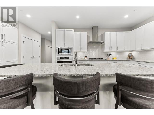 811 - 800 Vista Park, Condo with 3 bedrooms, 2 bathrooms and 2 parking in Penticton 1 BC | Image 8