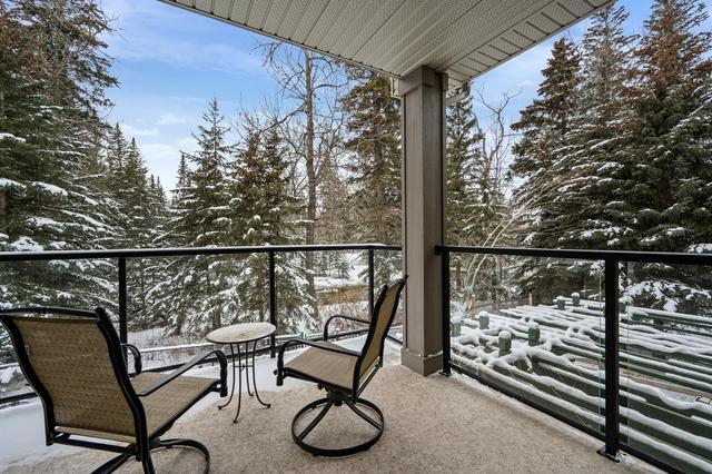322 Discovery Ridge Boulevard Sw, House detached with 4 bedrooms, 3 bathrooms and 4 parking in Calgary AB | Image 2